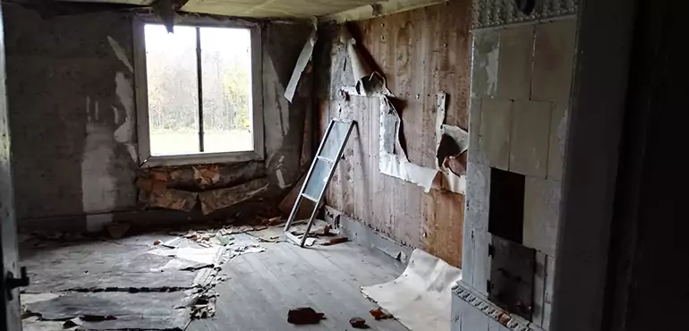 Why Selling a Distressed House Through Traditional Methods Fails in Crawfordsville